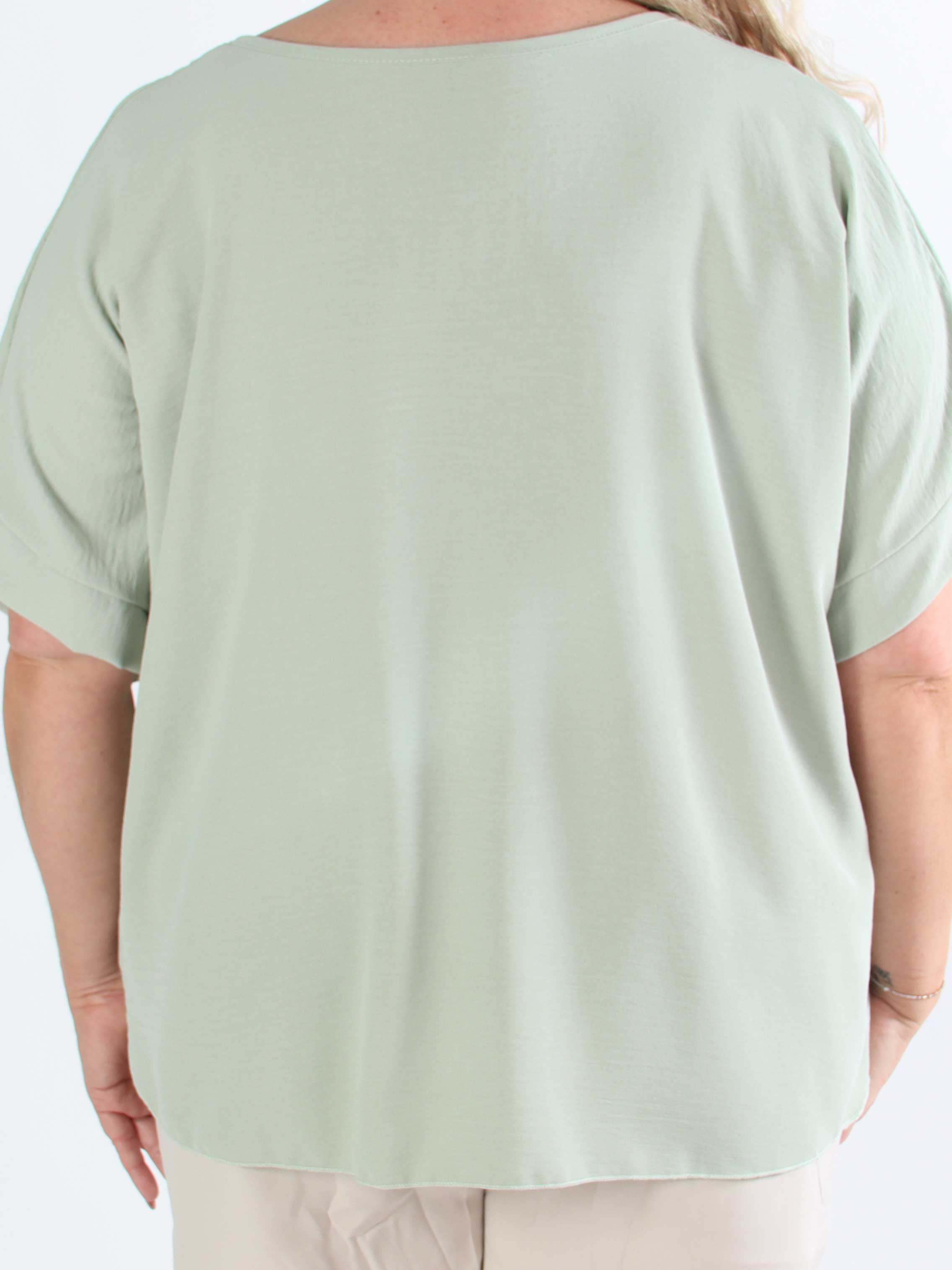 Tabisha - Plus size-tunika med blomma och strass på bröstet